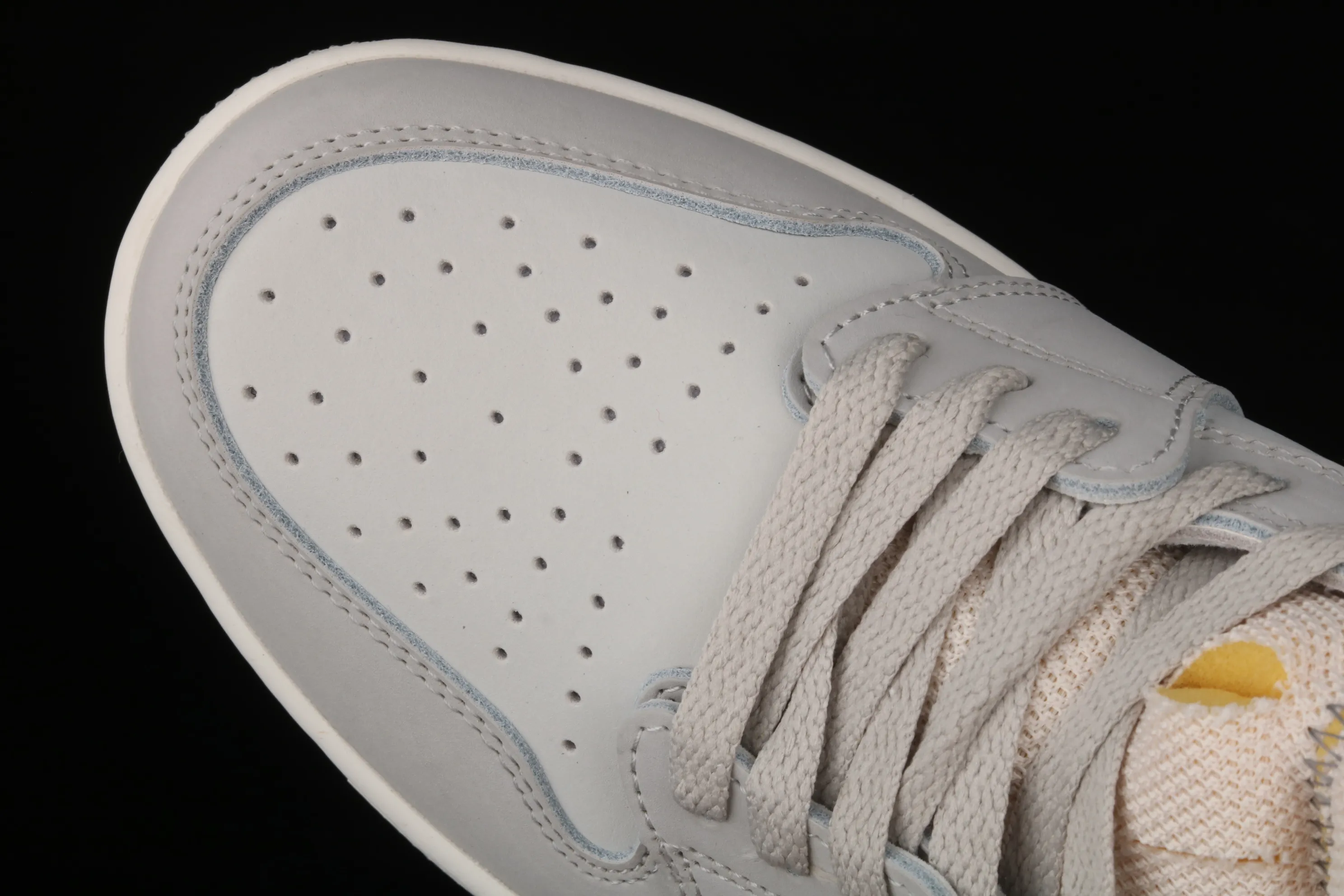 All categories Air Jordan Jordan series basketball shoes Air Jordan 1 High Z version Air Jordan 1 Zoom Comfort "London" AJ1 Joe 1 light gray color DH4268-001